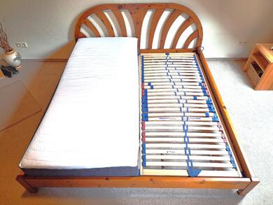 Doppelbett aus Echtholz