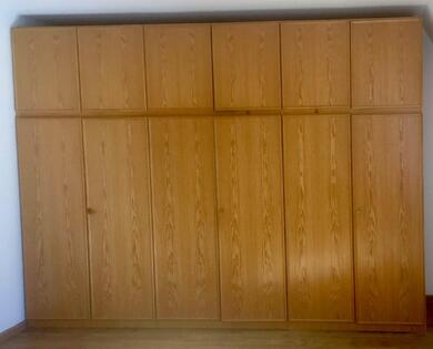 Wohnzimmerschrank