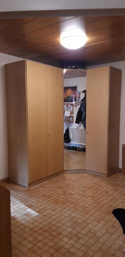 Kleidereckschrank mit Spiegel
