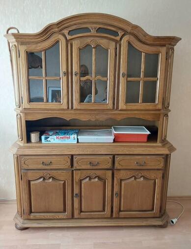 Schrank, Eckschrank und Tisch