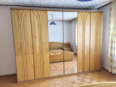 Betten, Kleiderschrank, etc.