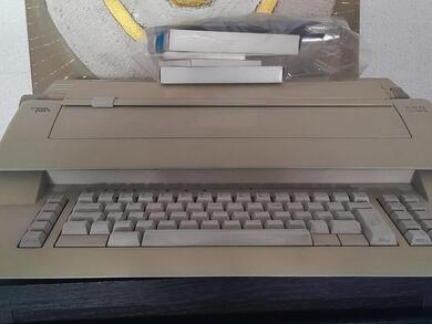 elektr. Schreibmaschine + Reisediktiergert