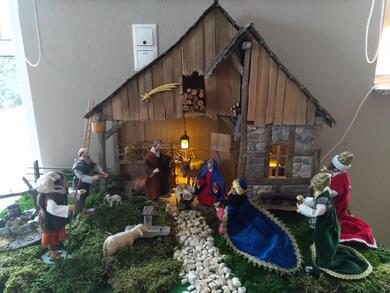 Original Oberammergauer Weihnachtskrippe GG. Lang sel. Erben