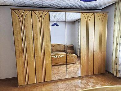 Betten, Kleiderschrank etc.