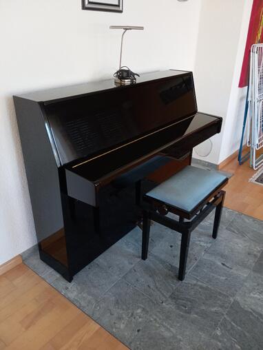 Schnes Klavier abzugeben