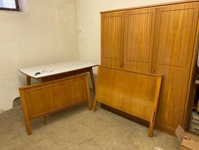 Schrank & Bett zu verschenken