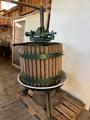 Weinpresse/ Kelter/ Trotte incl. Traubenmhle zu verkaufen