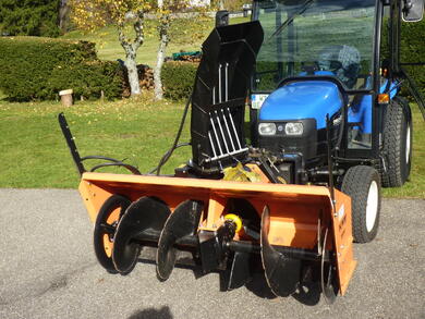 Anbau-Schneefrse fr Kommunaltraktor zu verkaufen