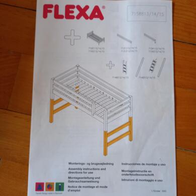Halbhohes Massivholzbett von FLEXA mit Zubehr, wei lasiert
