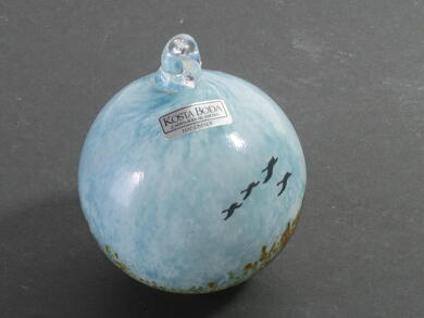 Glasdesign Glaskugel fr das Fenster - herbstliches Motiv -  Glasdesigner: Kjell Engman - Glas-Manufaktur Kosta Boda Sweden