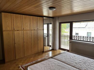 Schlafzimmer komplett abzugeben