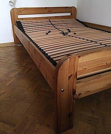 Solides Massivholzbett Kiefer