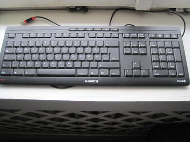 Terra PC-Bildschirm + Tastatur zu verschenken