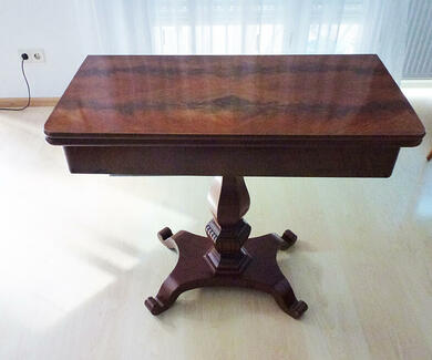 Seltener Spieltisch Biedermeier ca. 1830, aufklappbar Nubaum