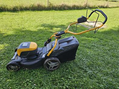 Akkurasenmher STIGA Collector 548e S mit 4x E 440 Akkus,