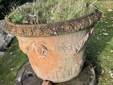 4 große verzierte Terracotta-Pflanzkübel aus der Toskana