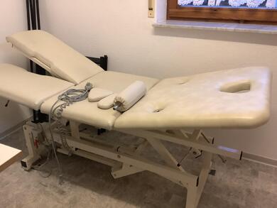 Elektrische Therapieliege