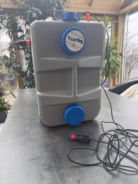 Rollbarer Wassertank mit 12 Volt Pumpe, WaterBob