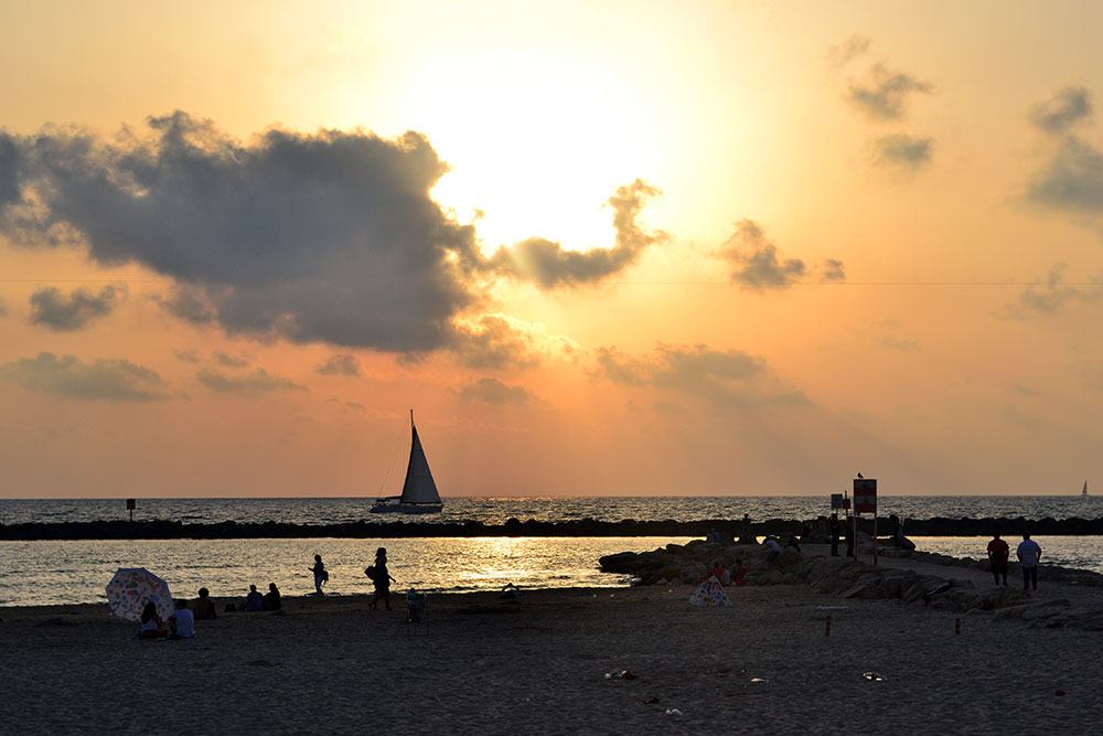 Travel Tip: 5 Things to Do in Tel Aviv