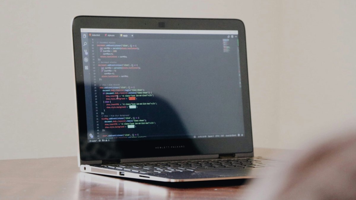 Wat kost maatwerk software en waar bestaat die prijs uit?