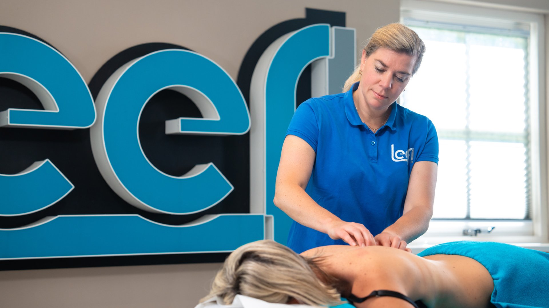 Leef! — Maatwerk website met reserveringssysteem door Schulten Media