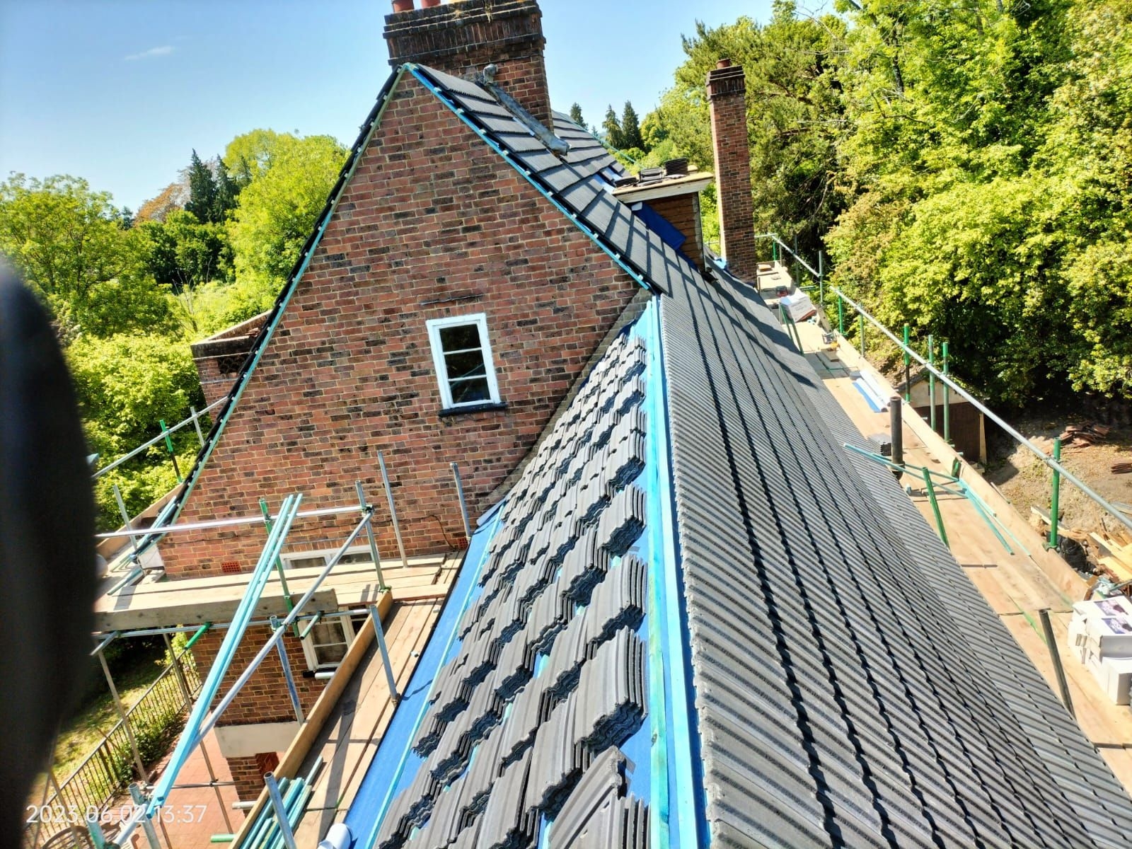 How do you assess if gutters need replacing?