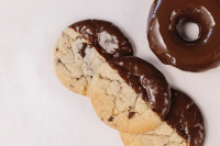 Beispiel für die Verarbeitung der Kuvertüren und Schokoladen bei feinen Backwaren.