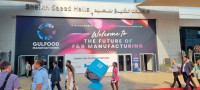 Besucher auf dem Weg zur Gulfood Manufacturing 2025, die Anfang November im Dubai World Trade Center stattgefunden hat.