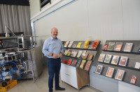 Seit über sieben Jahre leitet Thomas ­Blümel als Geschäftsführer die Geschicke der ULMA ­Packaging GmbH, hier mit den 3D-Mustern der Produkte und deren Verpackungen.