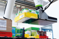 The underside gripper from Schmalz safely handles open and fragile packaging ideal for single-type and mixed palletising up to 25 kg.