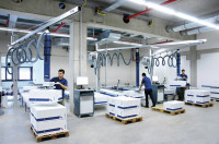 The JumboErgo vacuum tube lifter is suitable for many tasks thanks to its compact design, modular grippers and precise control.