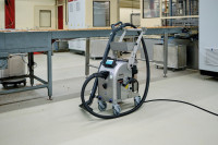 Dank seiner unterschiedlichen Düsen und Aufsätze lässt sich der Blue Evolution XL+ von beam mit integrierter Absaugung in allen Bereichen der Lebensmittelherstellung als professioneller Dampfreiniger einsetzen. Das sorgt für hygienische Sauberkeit.