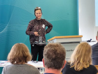 Das IVLV-Projekt ­„SafePouch” untersucht die Freisetzung unerwünschter Stoffe beim Siegeln. Dr.-Ing. Christiane Otto vom Fraun­hofer IVV zeigte erste Ergebnisse.