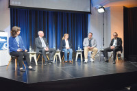 (from left to right): Amelie Leipprand (Project Coordination DYP, German Institute for Standardisation e. V.) moderated the event with great aplomb and charm. Taking part in the first panel discussion were: Dirk Kostmann (Head of Department ‘Water, Air, Technology & Resources’ (DIN e. V.)), Dr Sabine Kemmlein (Federal Office of Consumer Protection and Food Safety), Dr Stephan Walch (Head of the Chemical and Veterinary Investigation Office in Karlsruhe) and Anton Blöth (Managing Director of the German Association of Independent Testing Laboratories).