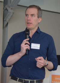 Die externen Einflüsse Licht, Sauerstoff und Feuchtigkeit auf Schokolade betrachtete Thorsten Tybussek (Fraunhofer IVV). Er resümierte: Licht hatte bei allen Rohstoffen den größten Einfluss auf die Fettoxidation und somit den Sauerstoffverbrauch. Die relative Feuchtigkeit hatte bei allen Rohstoffen den größten Einfluss auf die Fettoxidation, wenn Licht ausgeschlossen wurde.