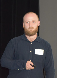 Einen Überblick über Milchproduktalternativen präsentierte Johannes Zuber, Fraunhofer IVV. Nach seinen Aussagen ist Sojaprotein eine ideale Wahl, jedoch ist diese Zutat bei den Verbrauchern mit einem schlechten Image konnotiert, da es sich um eine allergene Zutat handelt, die zudem mit Transportwegen und anderen ökologischen Aspekten verbunden ist.