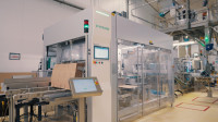 A well-matched duo: An existing SVE 2520 DZ vertical bagger was combined with the Elematic 2001 wrap-around (WA) case packer.
