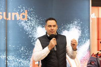 Die ergonomischen Lösungen von Ergopack stellte der nationale Leiter des Vertriebs Boris Schulze vor. Häufiges Bücken kann durch die Entwicklungen des Unternehmens aus Lauingen/Donau so vermieden werden.