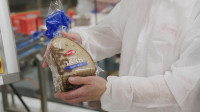 Focus on quality Product inspection at Harry-Brot. (Images: Wipotec).