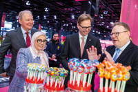 Messerundgang mit Oberbürgermeister Torsten Burmester. (l.)