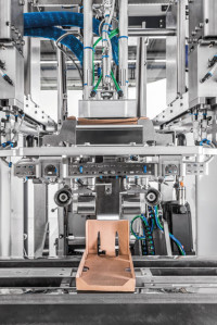 Das A3-Aggregat richtet bis zu 60 Schachtelunterteile pro Minute auf.