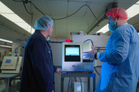 Leibinger kennzeichnet präzise die PEZ-Verpackung.