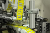 Bevor die Kultmarke PEZ in die Verkaufsregale kommt, sorgen Leibinger-Drucker für perfekt gekennzeichnete Verpackungen. (Bilder: Leibinger)