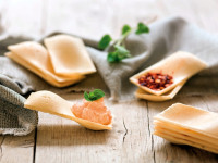 Appetithäppchen-Löffel im Papadam-Style.