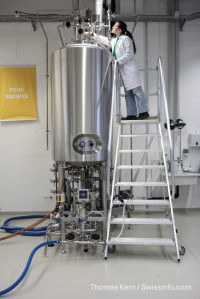 In enger Zusammenarbeit mit den Brautech-Unternehmen Krones und Steinecker wurde eigens für die Bedürfnisse von Food Brewer ein Brautank in einen Bioreaktor umgebaut. Die Technologie ist die Basis für die ­Herstellung des zellkultivierten Kakaos. (Fotos: Food Brewer)