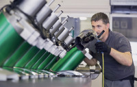 Bekenntnis zum Standort Schweiz: Im Produktionswerk in Quartino bei Bellinzona entstehen hochspezialisierte Maschinen 
für die Lebensmittel- und Süßwarenindustrie. (Bild: Brunner-Anliker) 