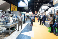 Christoph Thelen zeigte beim Technologie anbieter VEMAG Neuigkeiten für hochwer­tige Füll, Portionier, Form und Belade­systeme.