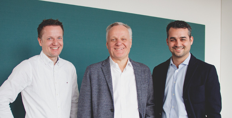 Werner Gunz mit Sohn Stefan Gunz (li.) und Schwiegersohn Michael Temel. Foto: Gunz Warenhandels GmbH Werner Gunz mit Sohn Stefan Gunz (li.) und Schwiegersohn Michael Temel. Foto: Gunz Warenhandels GmbH