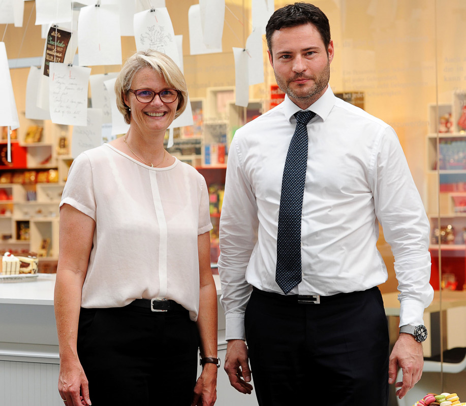 Firmenchef Christian Rabbel begrüßte Bundesbildungsminisertin Anja Karliczek zum Meinungsaustausch in der Confiserie Rabbel Firmenchef Christian Rabbel begrüßte Bundesbildungsminisertin Anja Karliczek zum Meinungsaustausch in der Confiserie Rabbel