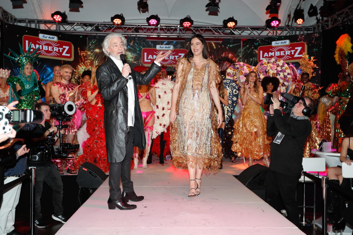 Lambertz-Inhaber Dr. Hermann Bühlbecker stellte die Models der grandiosen Schoko-Fashion-Show vor (Foto: Lambertz/Agentur Baganz) Lambertz-Inhaber Dr. Hermann Bühlbecker stellte die Models der grandiosen Schoko-Fashion-Show vor (Foto: Lambertz/Agentur Baganz)